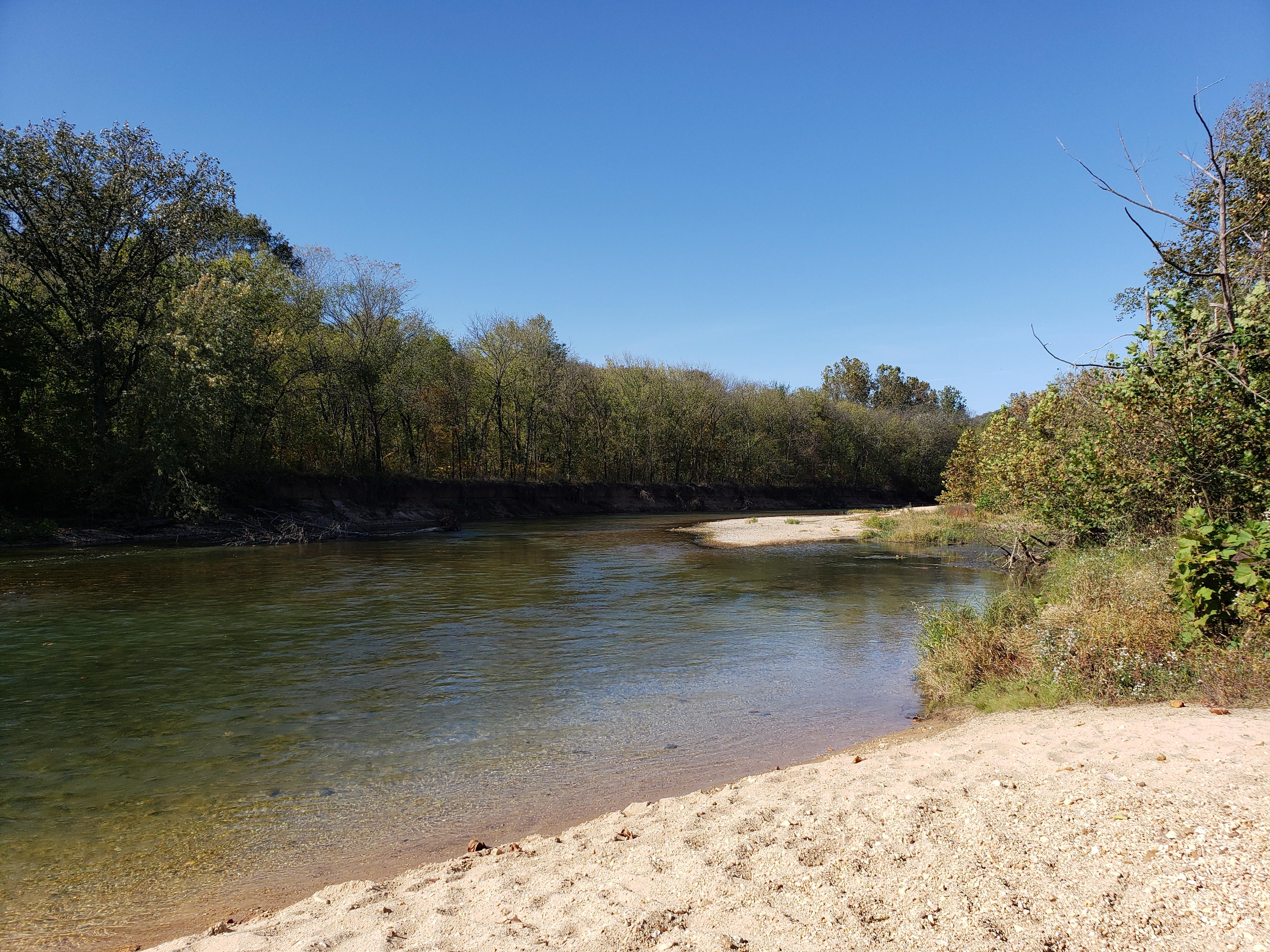 A river eddy cuts into a gravel bar at Sinking Creek.