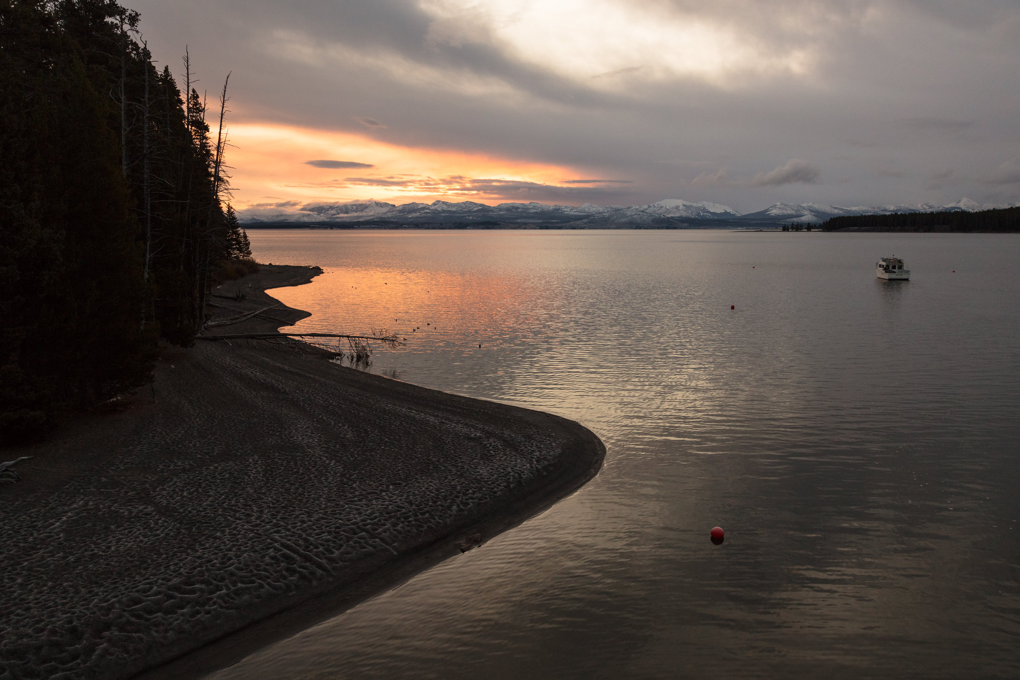 Body of kayaker found on Yellowstone Lake in Yellowstone National Park